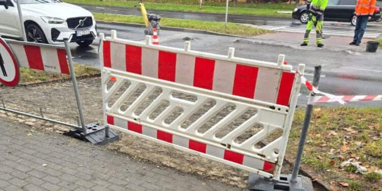 Stalowa Wola: Przejścia na ulicy KEN przed wiaduktem i za wiaduktem są likwidowane