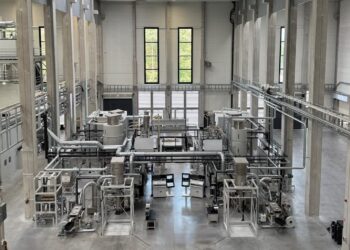 Nowa Dęba. Z surowców wtórnych produkują geowłókninę