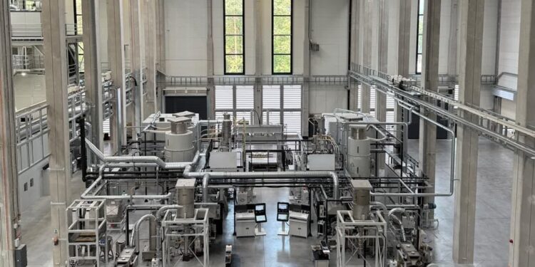 Nowa Dęba. Z surowców wtórnych produkują geowłókninę