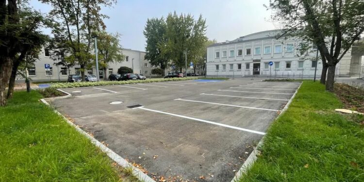 Stalowa Wola: Parking przy PUP i MDK w Stalowej Woli znów otwarty