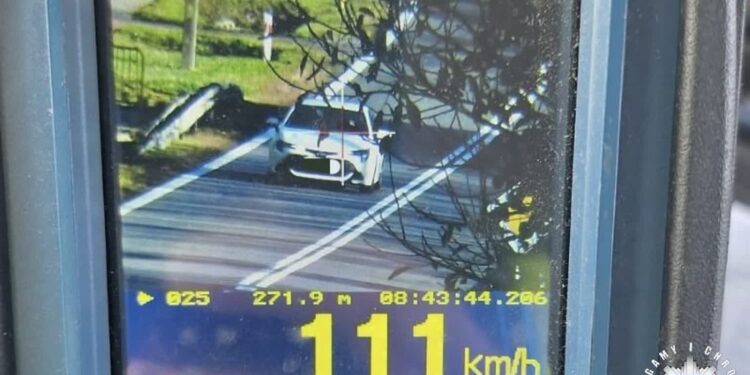 Opatów: 111 km/h w terenie zabudowanym. 32-latka straciła prawo jazdy