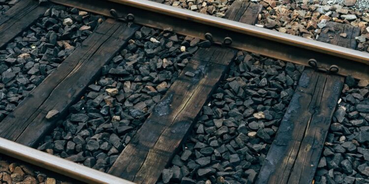 Grębów. Tragedia na torach. Szynobus śmiertelnie potrącił mężczyznę