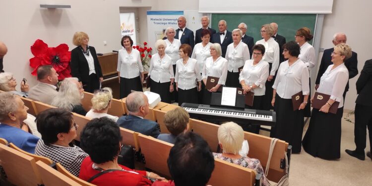Mielec: Mielecki Uniwersytet Trzeciego Wieku rozpoczął kolejny już 20. rok swojej działalności.