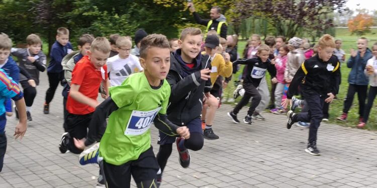 Tarnobrzeg. Młodzi biegacze opanowali tereny zielone nad Wisłą