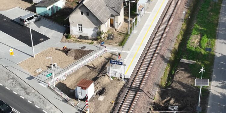 Region: Nowe perony w Dąbrowicy Małopolskiej i Skopaniu