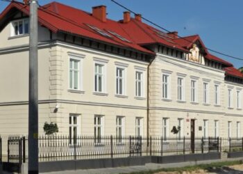 Mielec: Pijany kierowca uciekał przed policją z 9-letnią córką w aucie. Trafił do aresztu